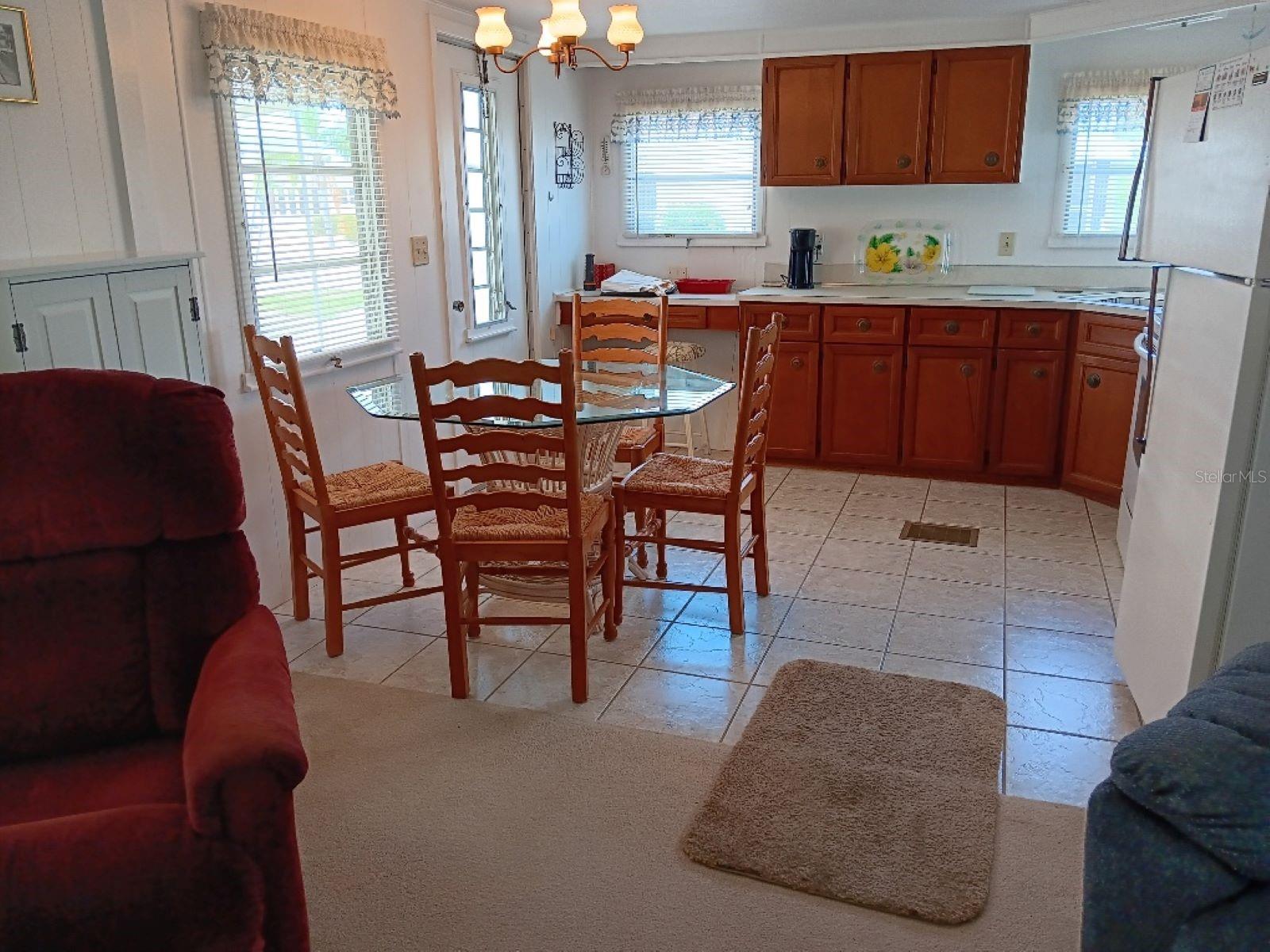 COUNTRY CLUB ESTATES - Residential