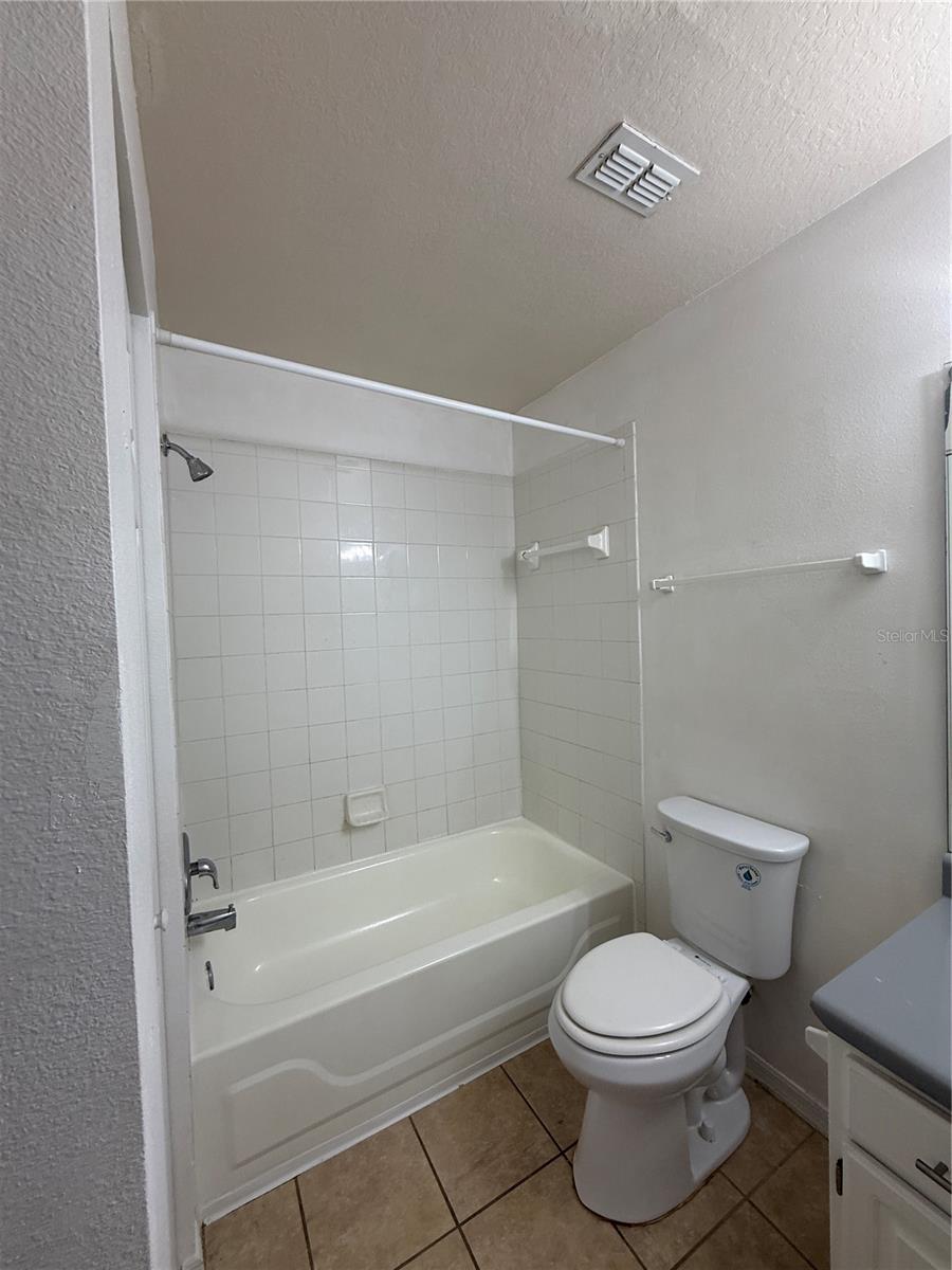 VILLAS AT LAKESIDE A CONDO - Residential Lease