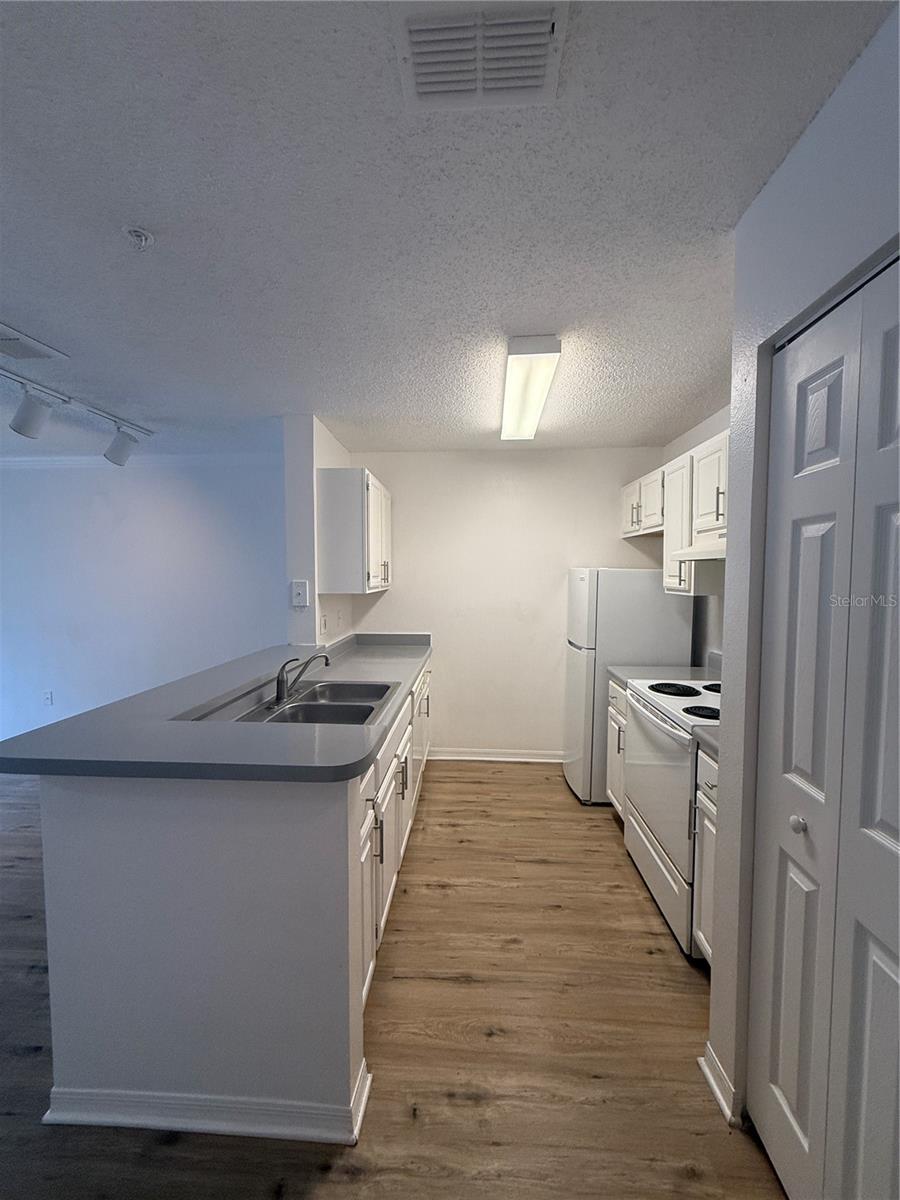 VILLAS AT LAKESIDE A CONDO - Residential Lease