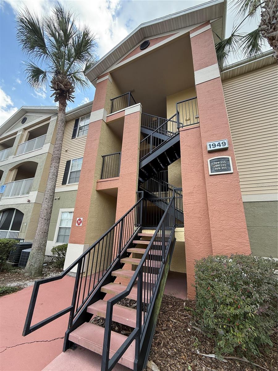 VILLAS AT LAKESIDE A CONDO - Residential Lease