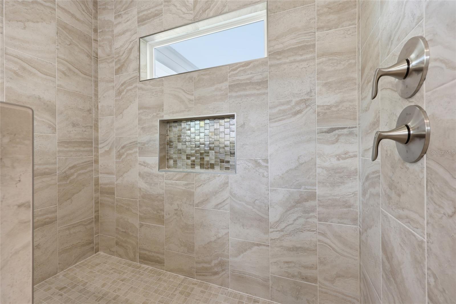 GRAND OAKS - Residential