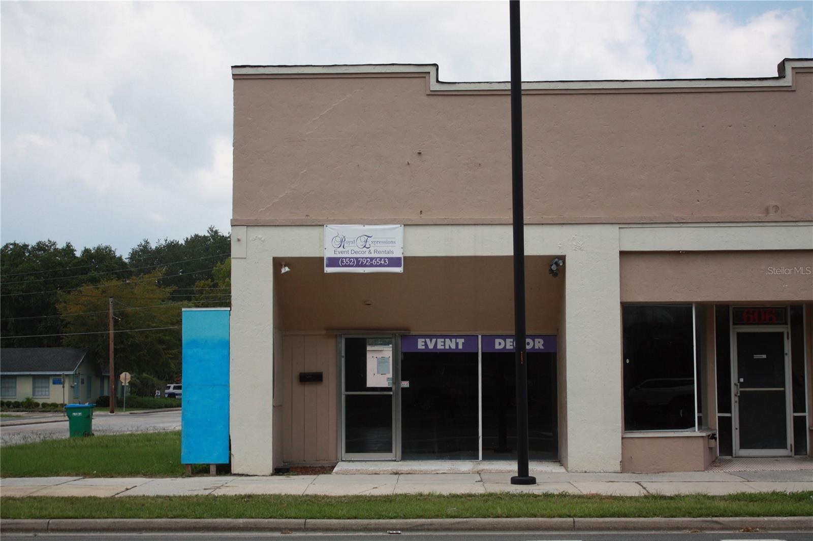 Conveniently located with opportunity for front advertising exposure directly on N Main Street. This open space offers the flexibility to arrange the room to fit your individual business needs. There are front and rear door entrances with common rear parking and two individual restrooms.