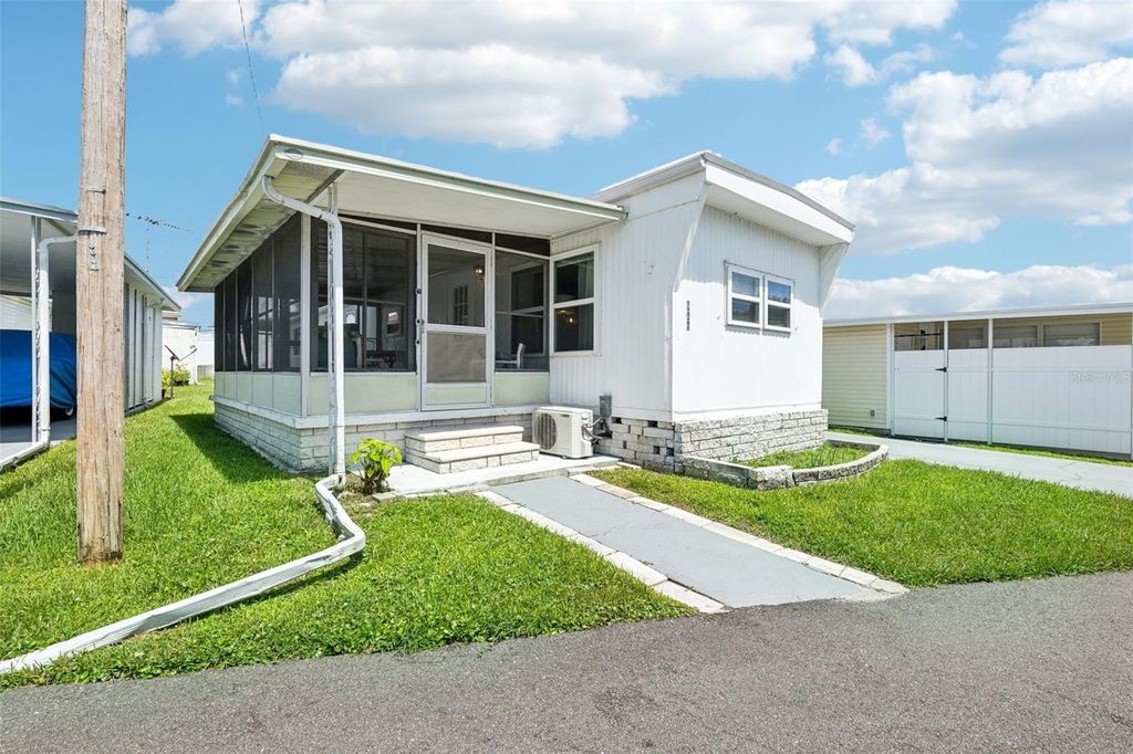 Photo of 1600 Old Coachman Road #303, Clearwater, FL 33765 (MLS # S5143376)