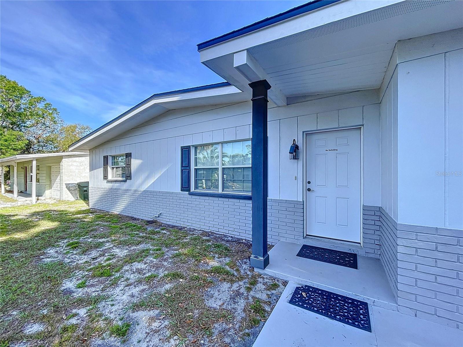 910 LAKESIDE DRIVE