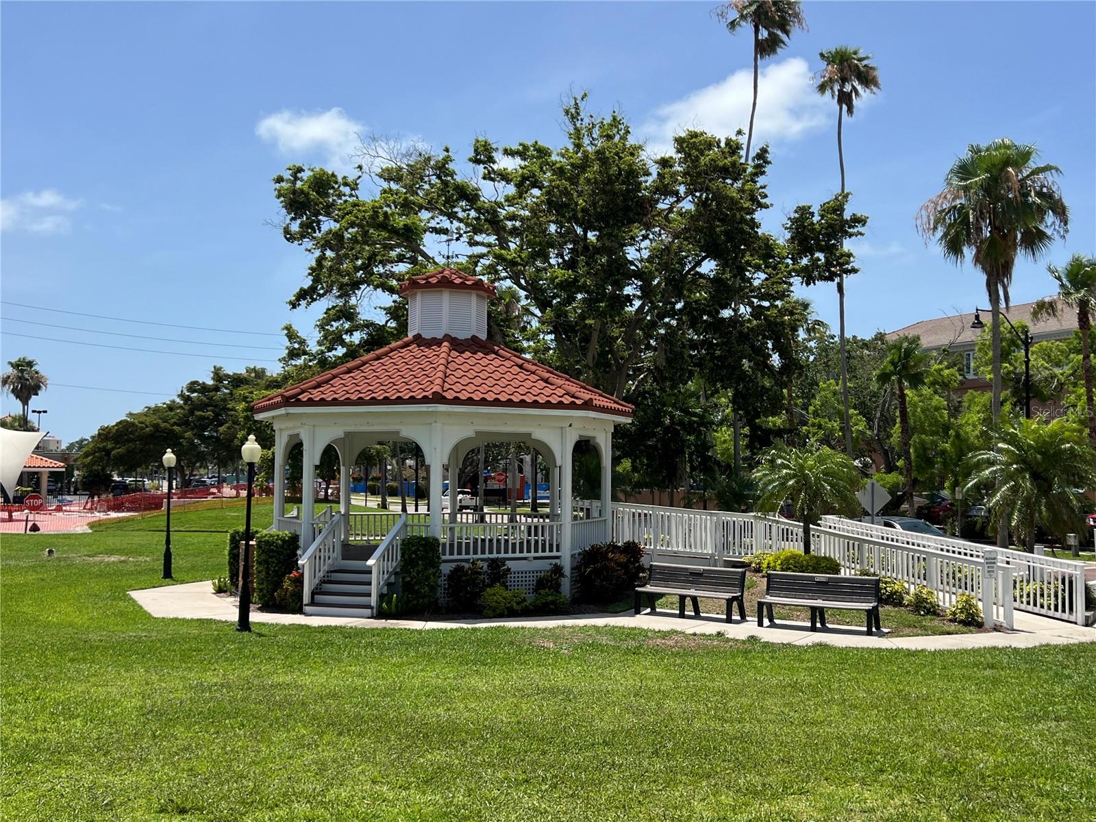 PAR FOUR - Residential