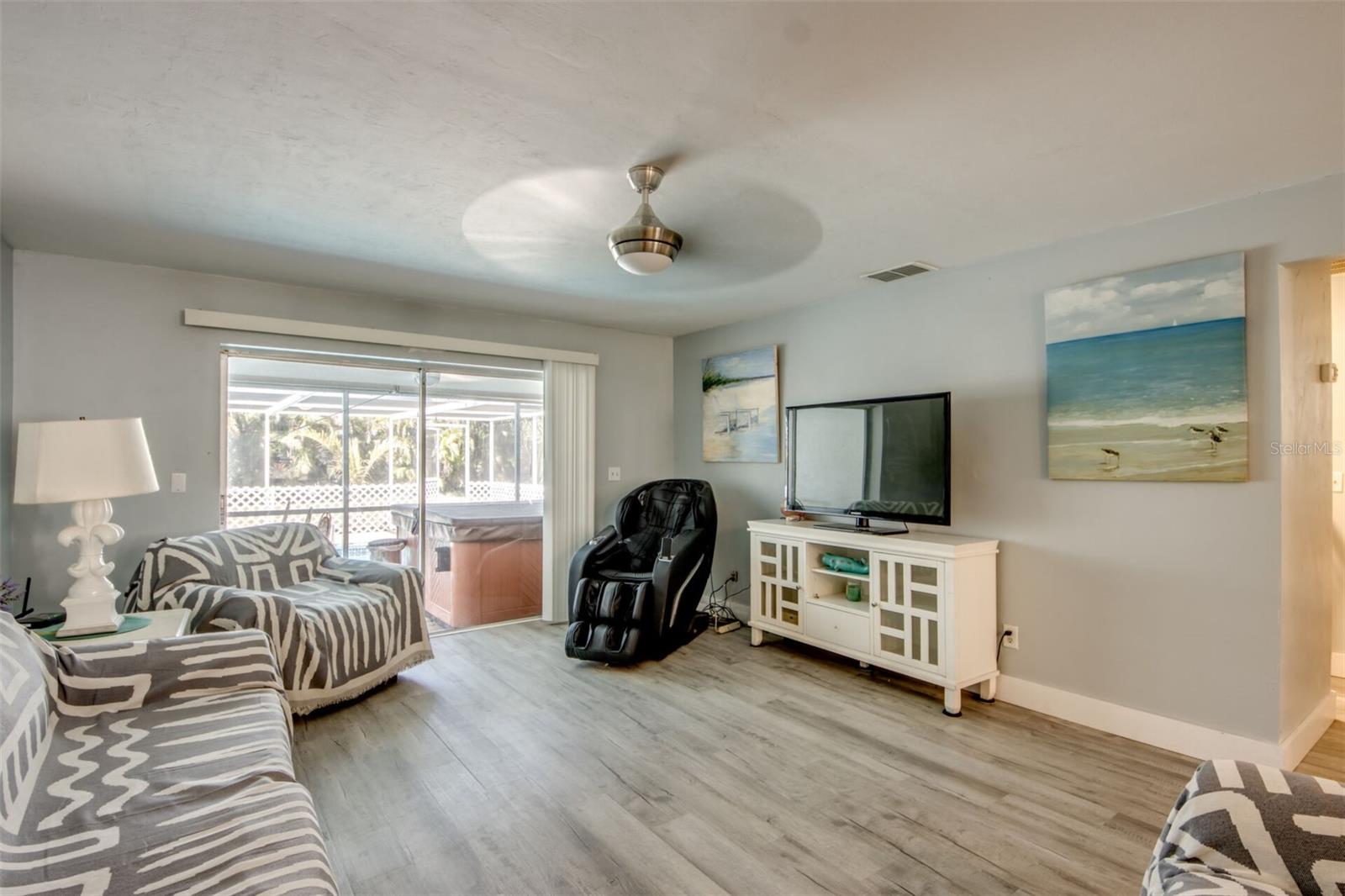 912 SE 24TH AVENUE A &  B