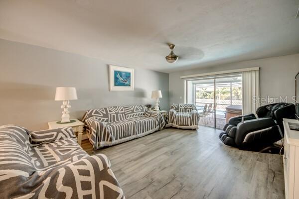 912 SE 24TH AVENUE A &  B