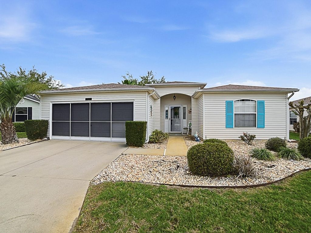 Photo of 347 Bentwood Drive, Leesburg, FL 34748 (MLS # G5109411)