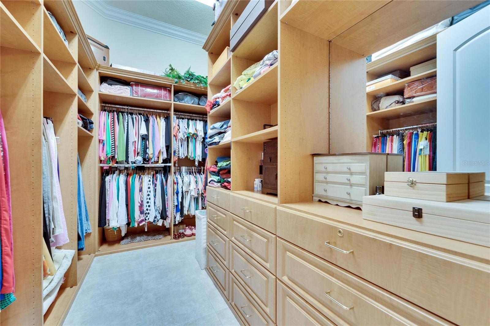 KEYSTONE SHORES ESTATES - Residential