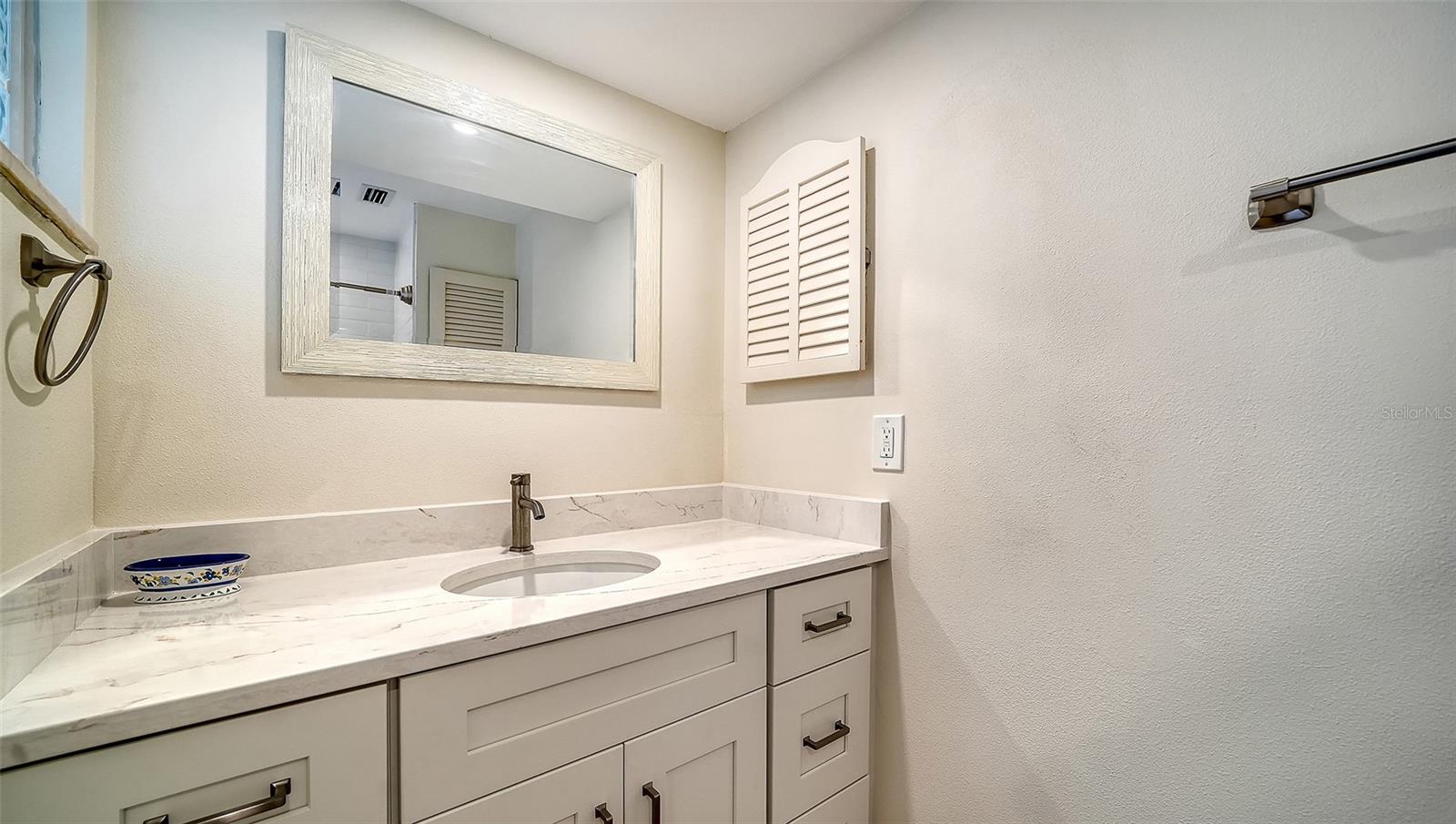 WHISPERING SANDS - Residential