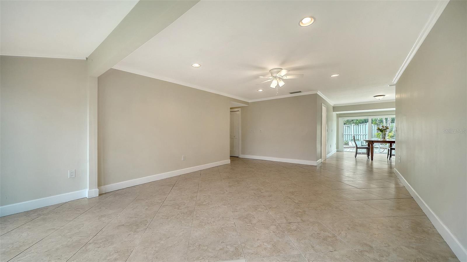 WHISPERING SANDS - Residential