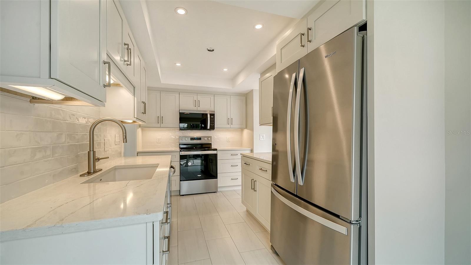 WHISPERING SANDS - Residential