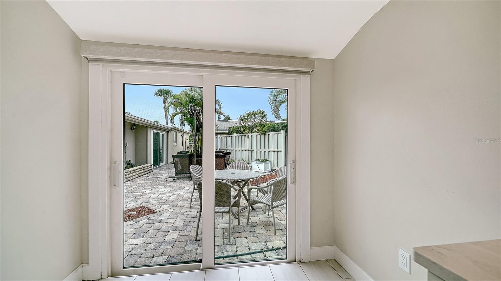 WHISPERING SANDS - Residential