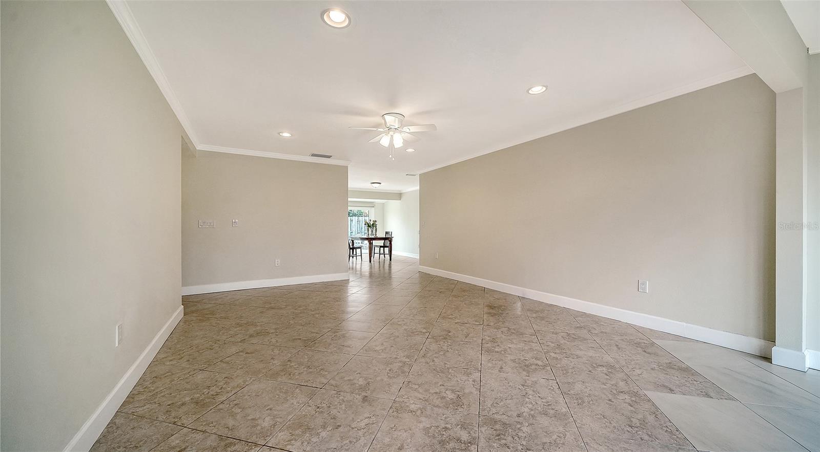 WHISPERING SANDS - Residential