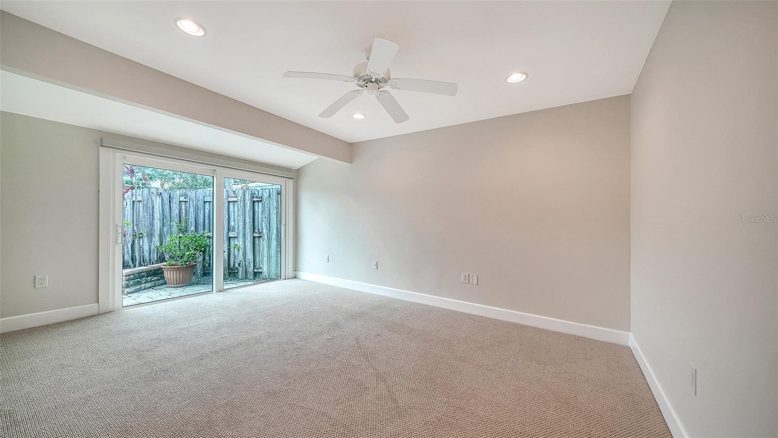 WHISPERING SANDS - Residential