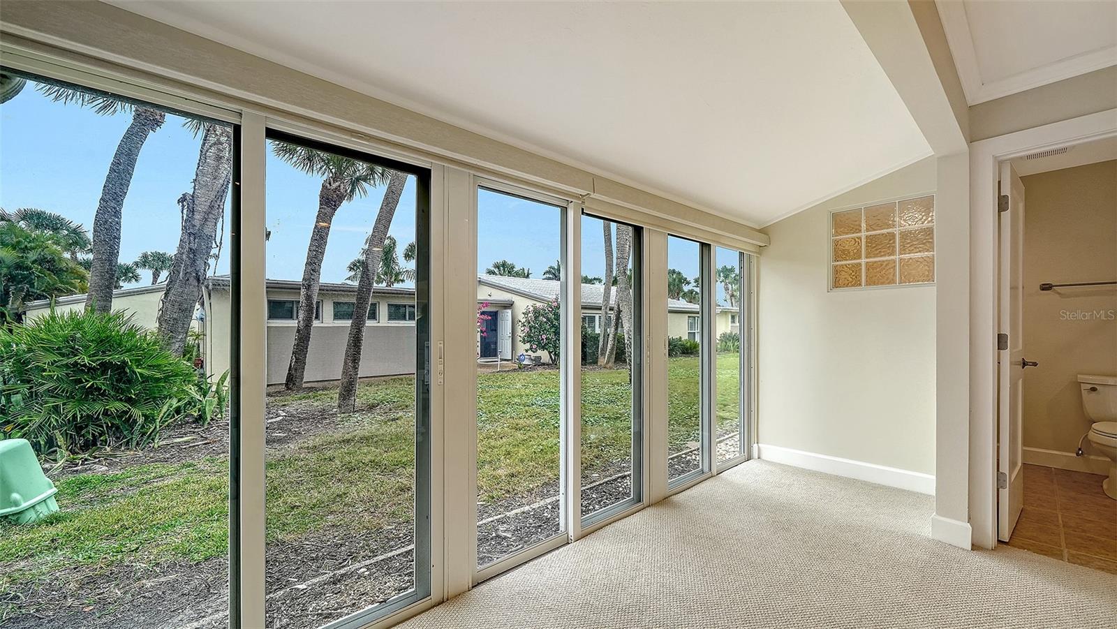 WHISPERING SANDS - Residential