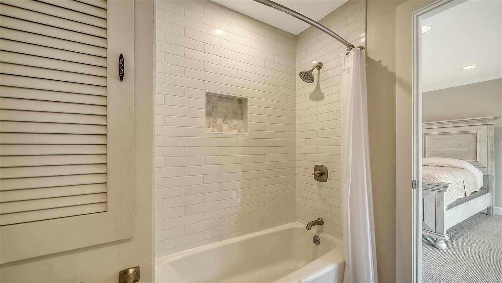 WHISPERING SANDS - Residential