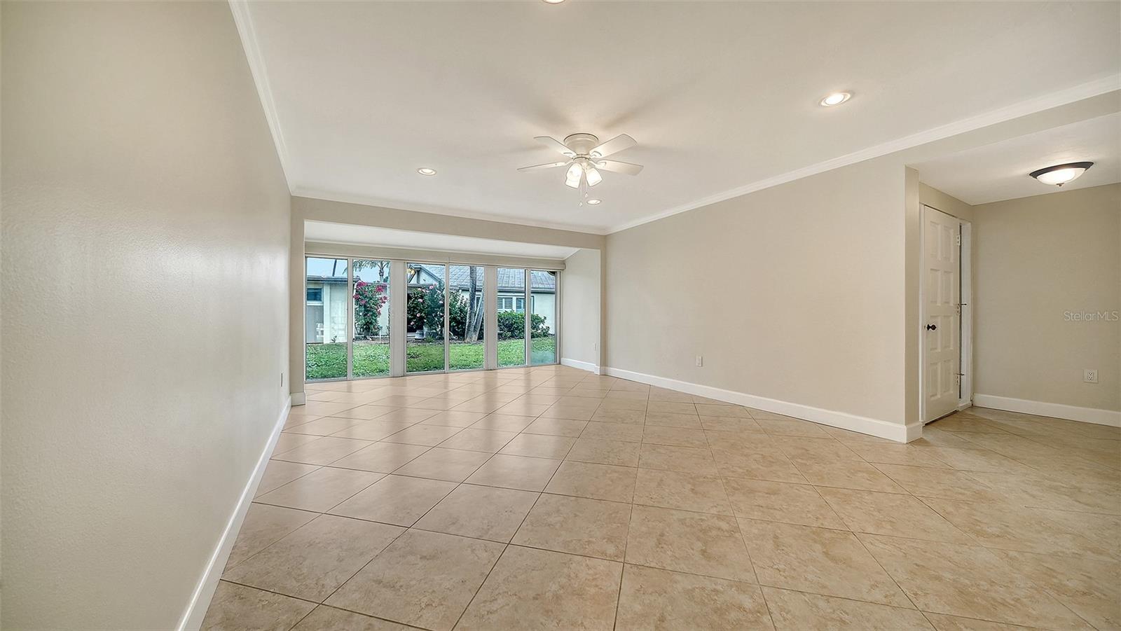 WHISPERING SANDS - Residential