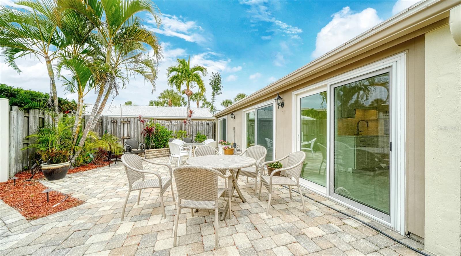 WHISPERING SANDS - Residential