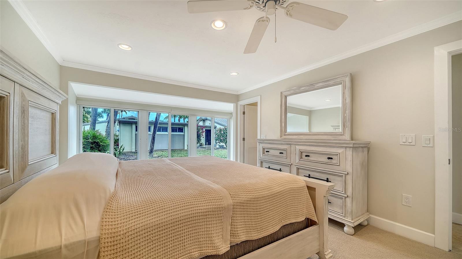 WHISPERING SANDS - Residential