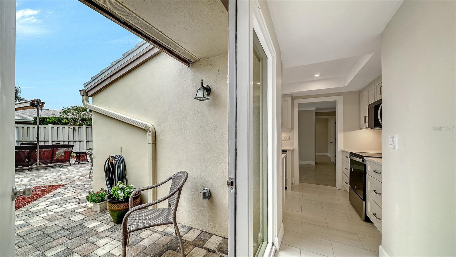 WHISPERING SANDS - Residential