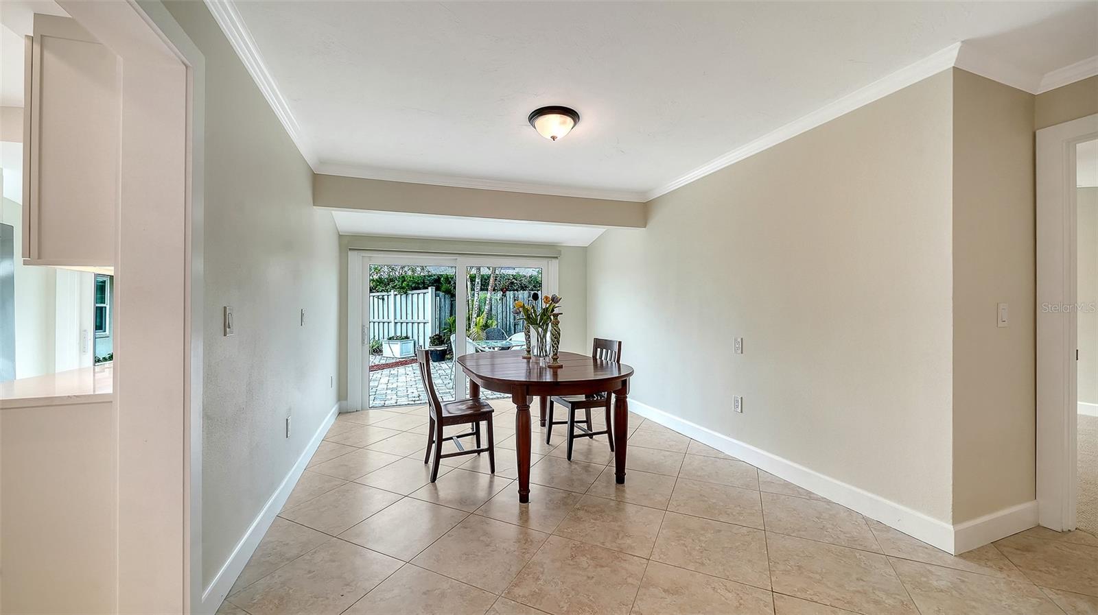 WHISPERING SANDS - Residential