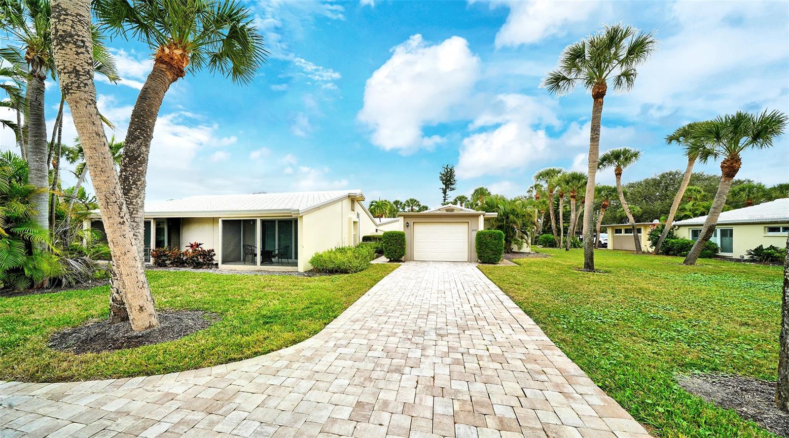 WHISPERING SANDS - Residential