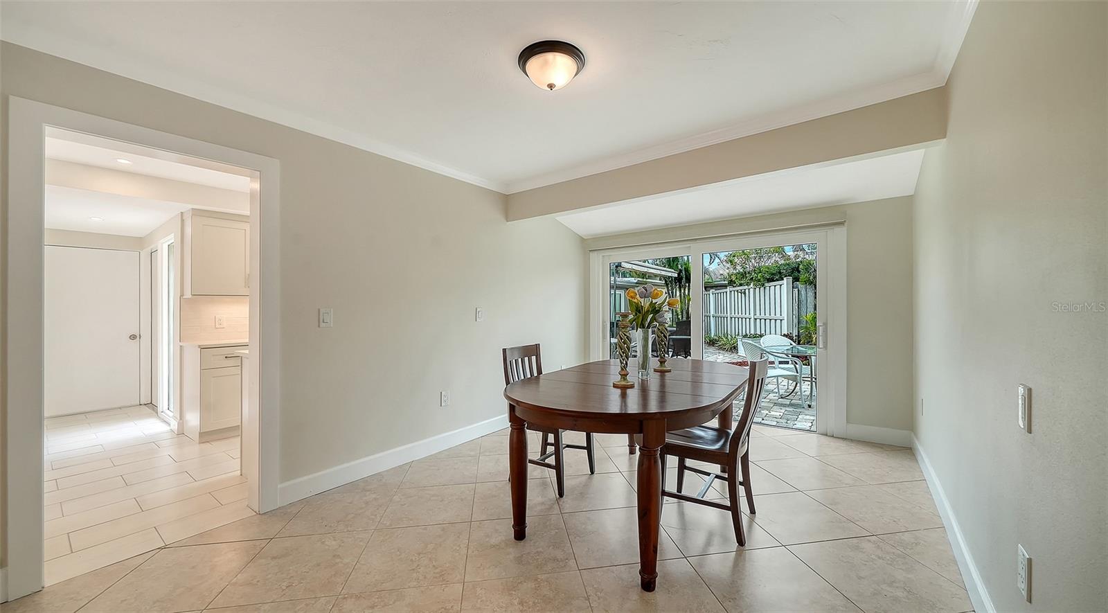 WHISPERING SANDS - Residential