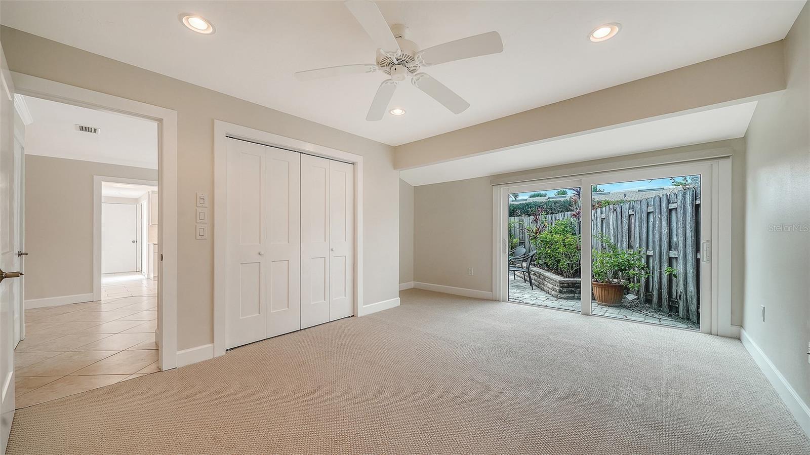 WHISPERING SANDS - Residential