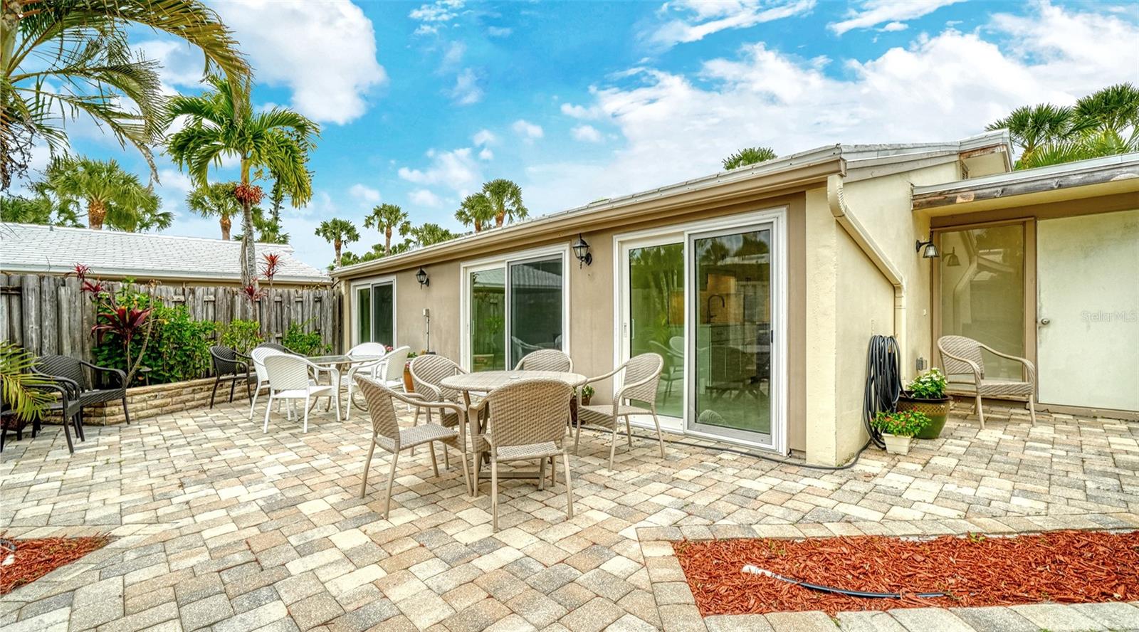 WHISPERING SANDS - Residential