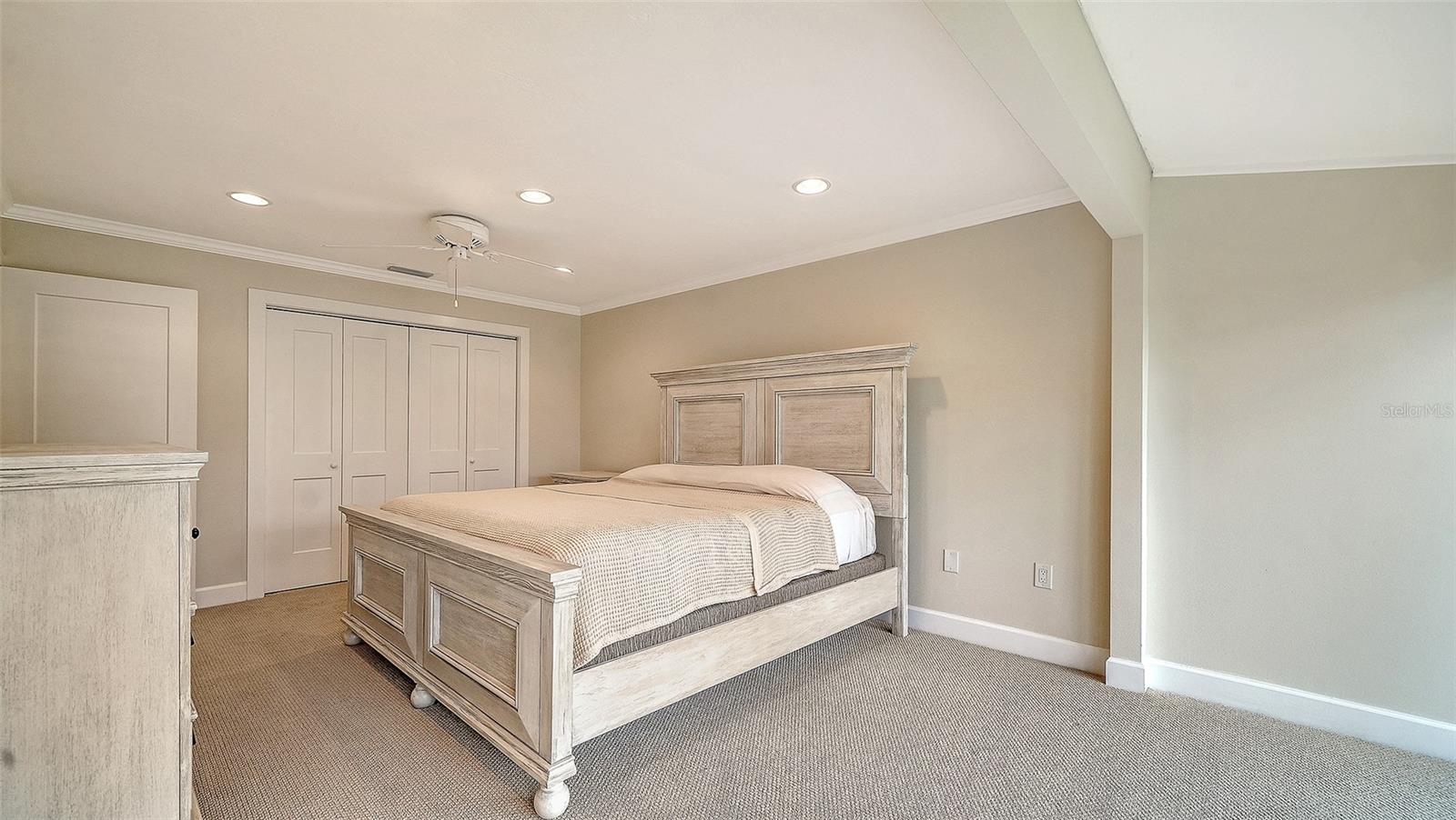 WHISPERING SANDS - Residential