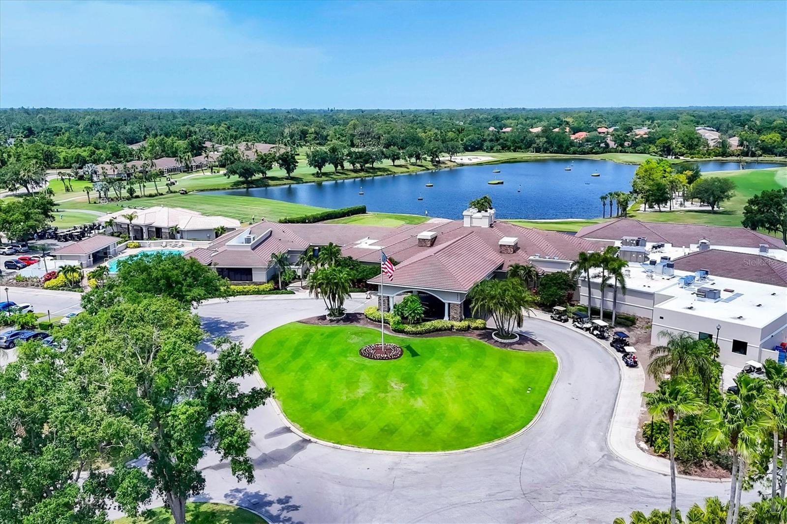 HERITAGE OAKS GOLF & COUNTRY CLUB - Residential