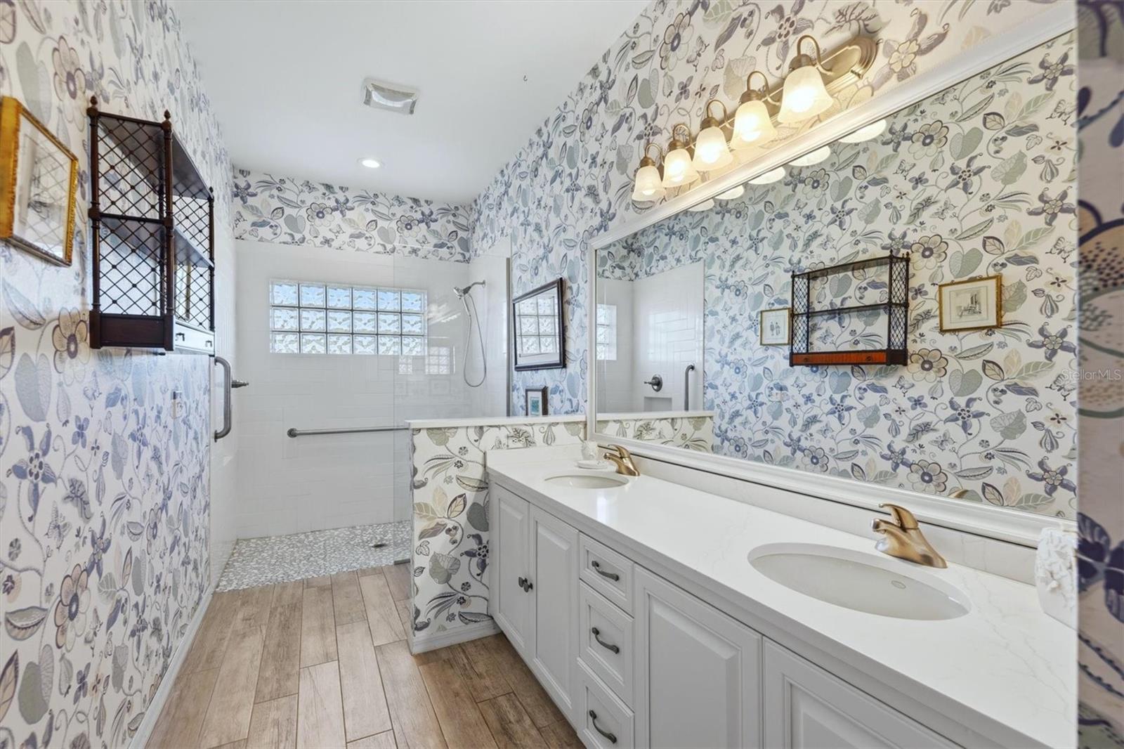 HERITAGE OAKS GOLF & COUNTRY CLUB - Residential