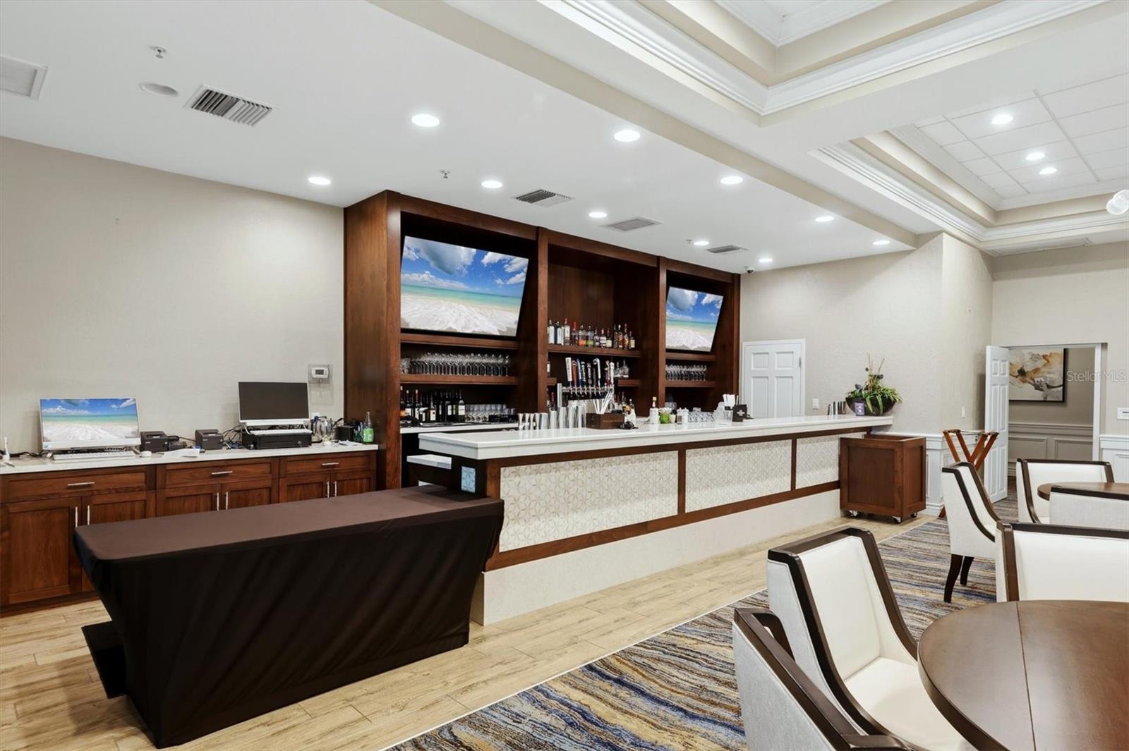 HERITAGE OAKS GOLF & COUNTRY CLUB - Residential