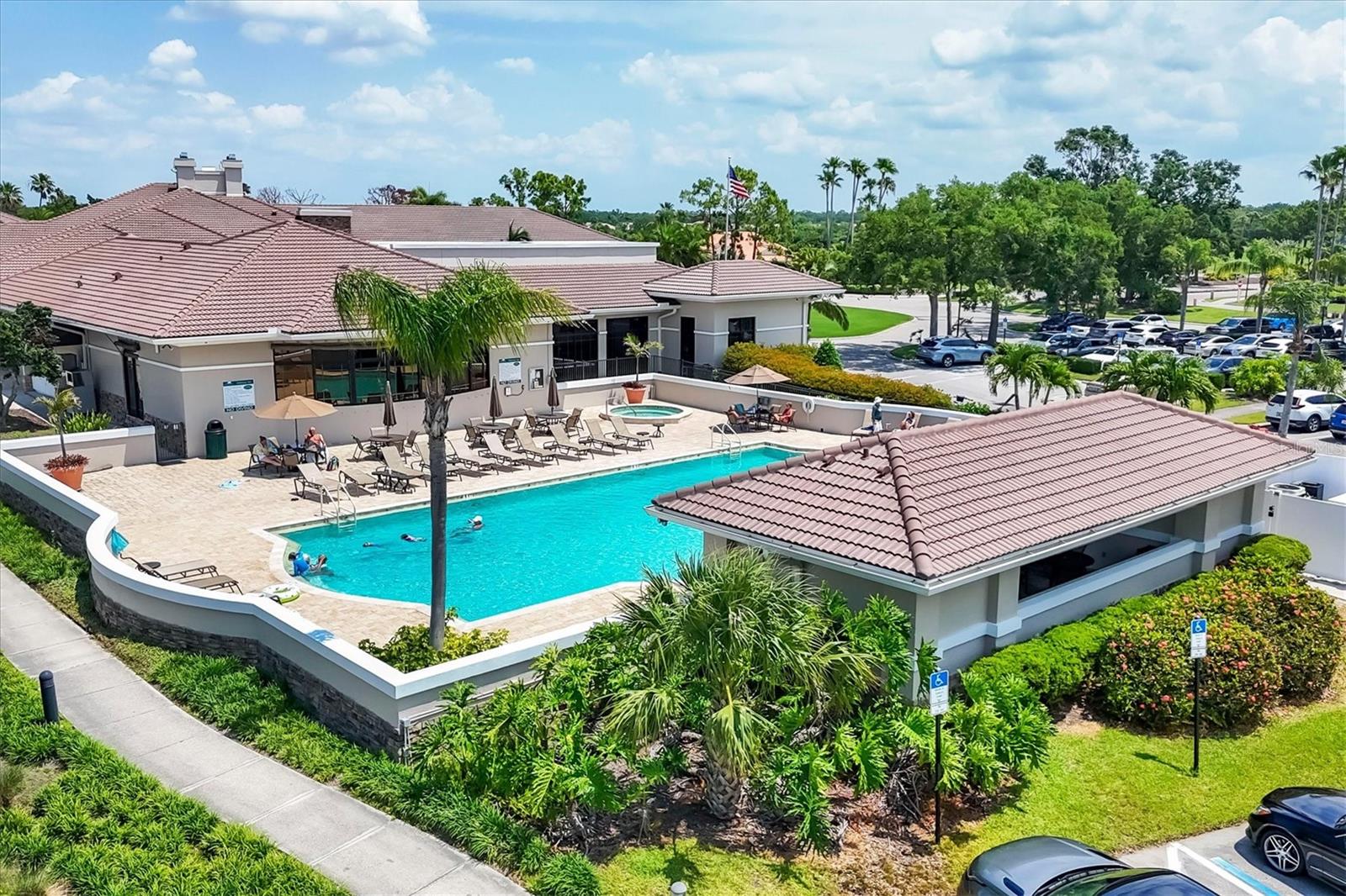 HERITAGE OAKS GOLF & COUNTRY CLUB - Residential