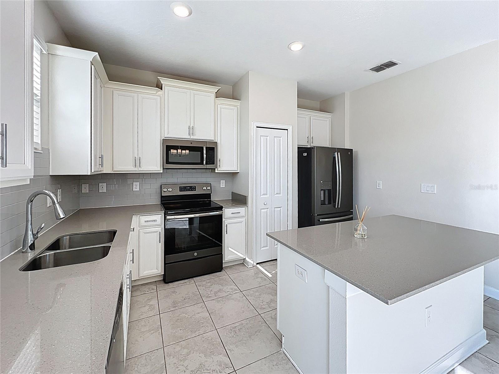 STOREY LAKE TR K - Residential