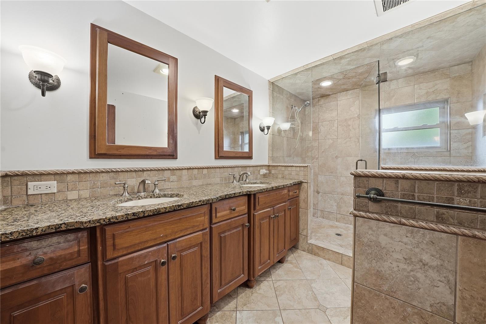 LAKEWOOD ESTATES SEC B - Residential