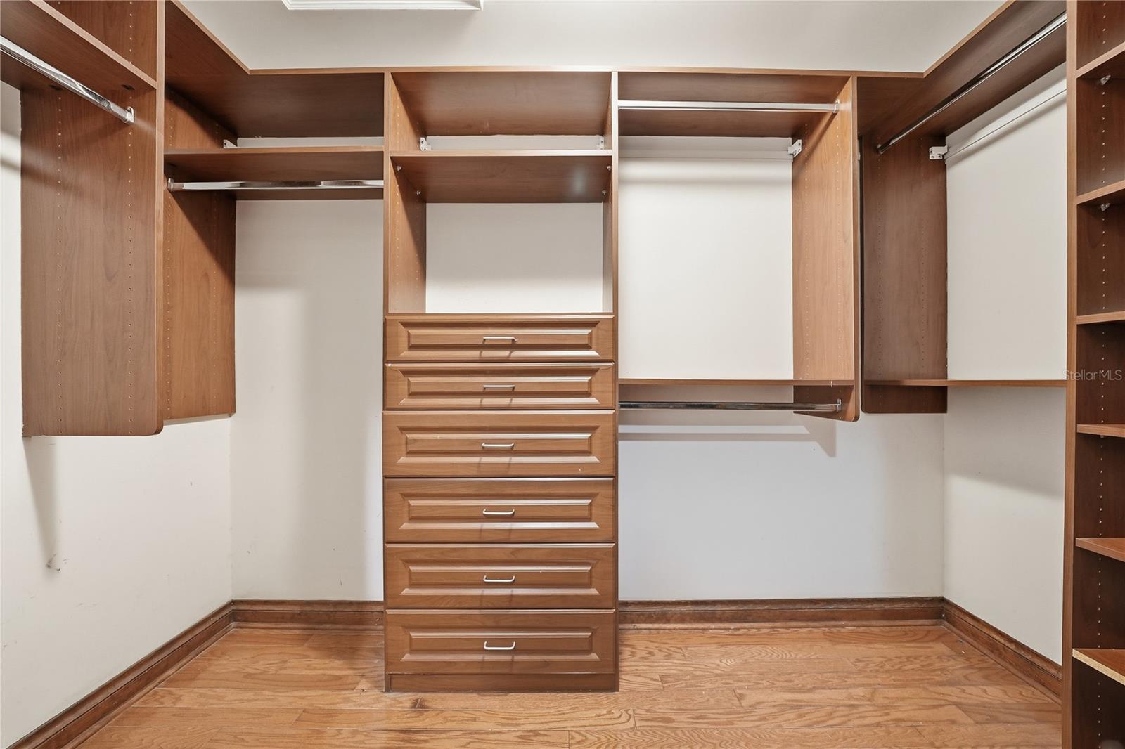 LAKEWOOD ESTATES SEC B - Residential