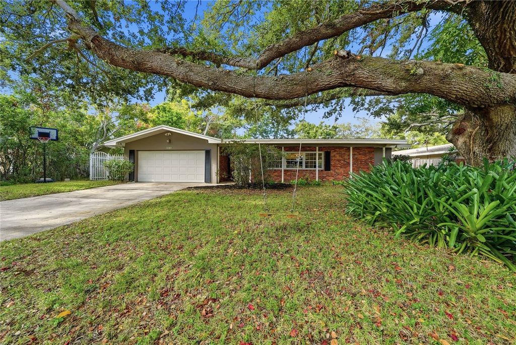 Photo of 1868 Juarez Way S, St Petersburg, FL 33712 (MLS # TB8453355)