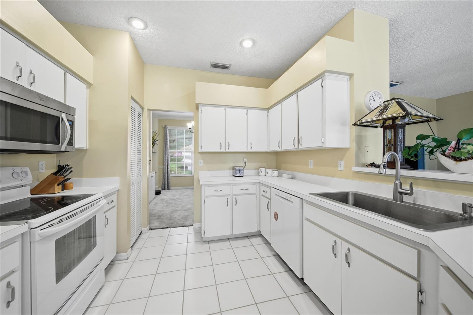 RIVER HILLS COUNTRY CLUB PH - Residential