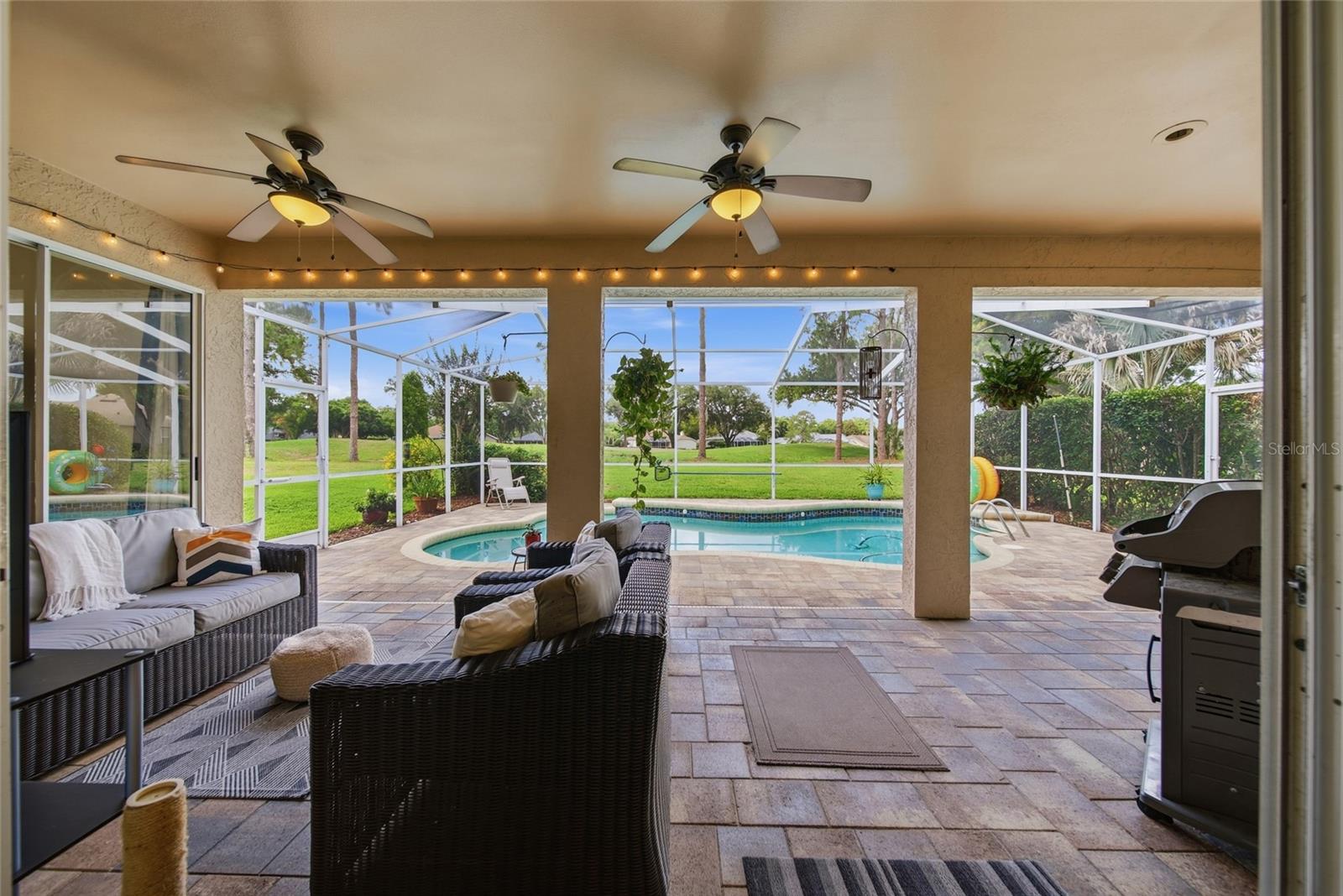 RIVER HILLS COUNTRY CLUB PH - Residential