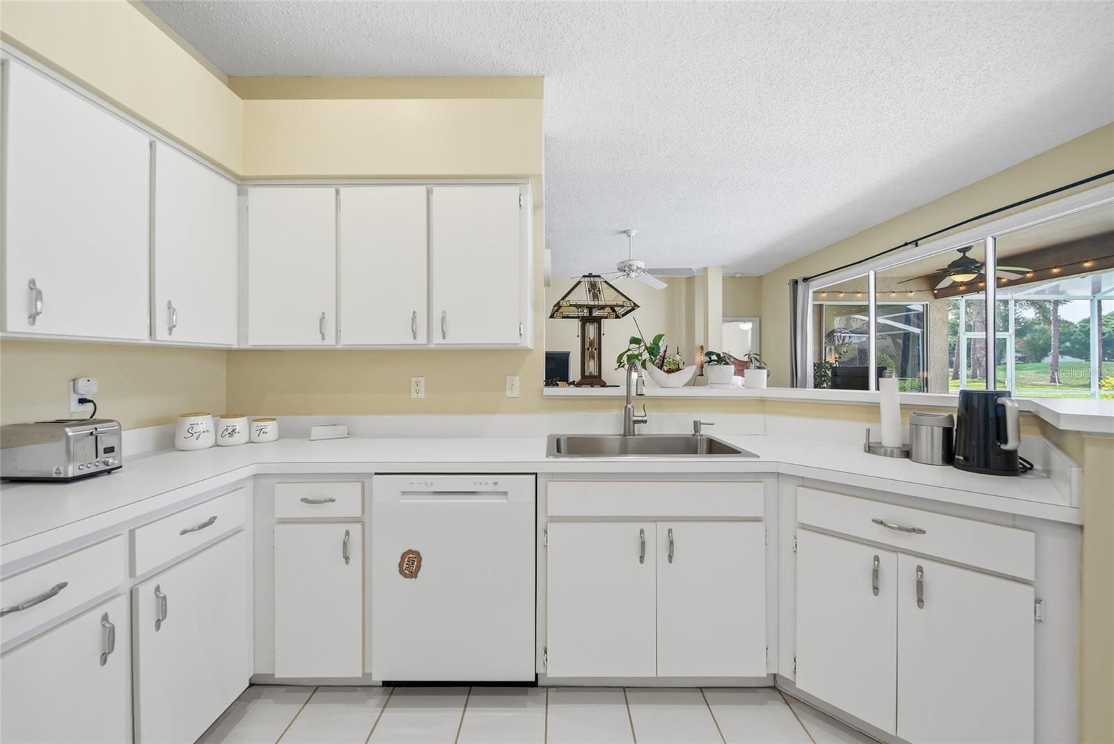 RIVER HILLS COUNTRY CLUB PH - Residential