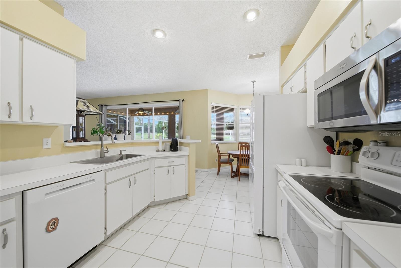 RIVER HILLS COUNTRY CLUB PH - Residential