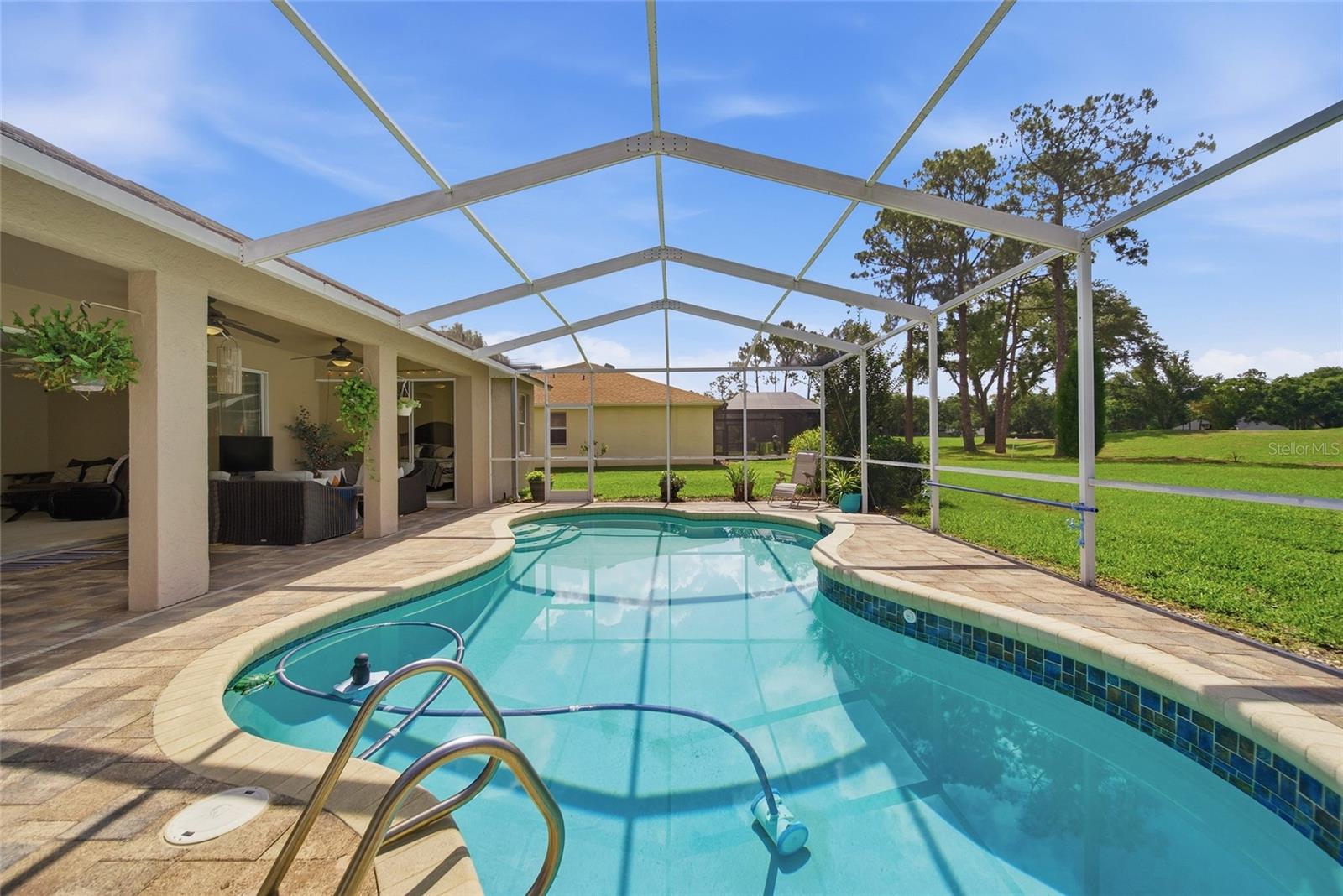 RIVER HILLS COUNTRY CLUB PH - Residential