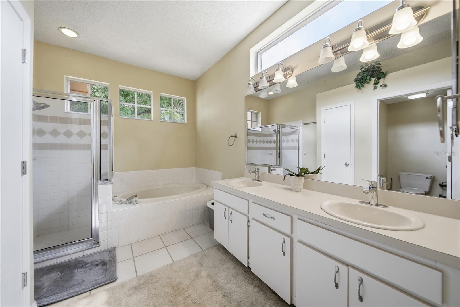 RIVER HILLS COUNTRY CLUB PH - Residential