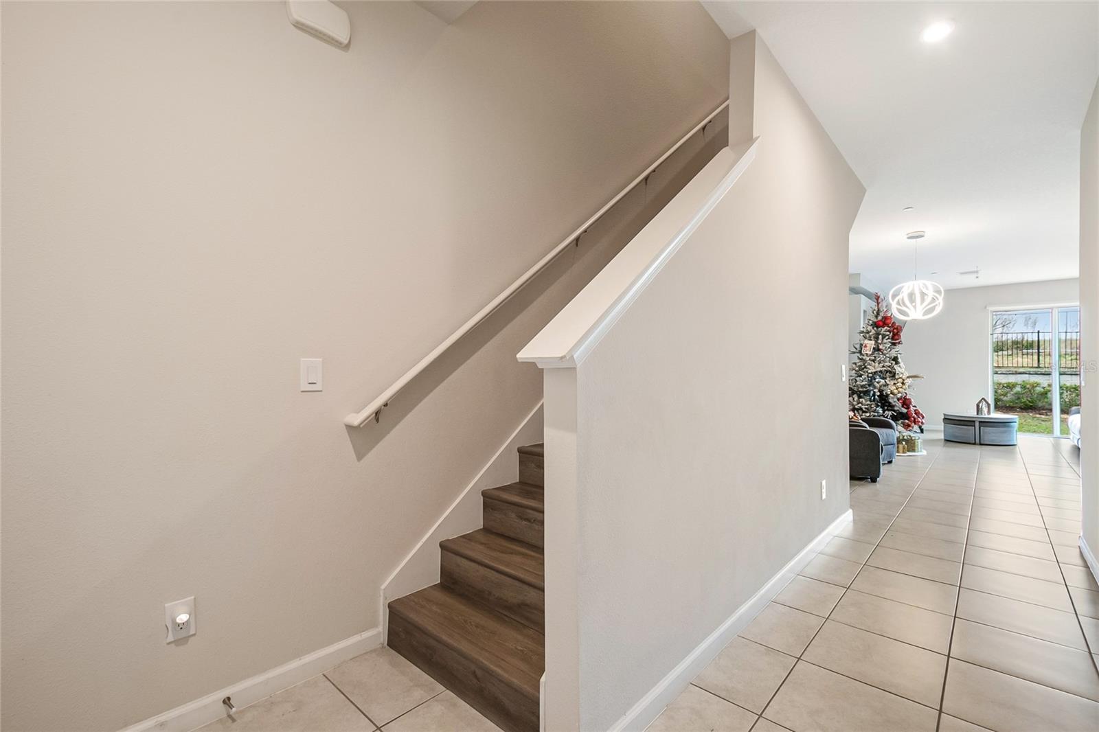 HOLDEN RDG TWNHMS - Residential