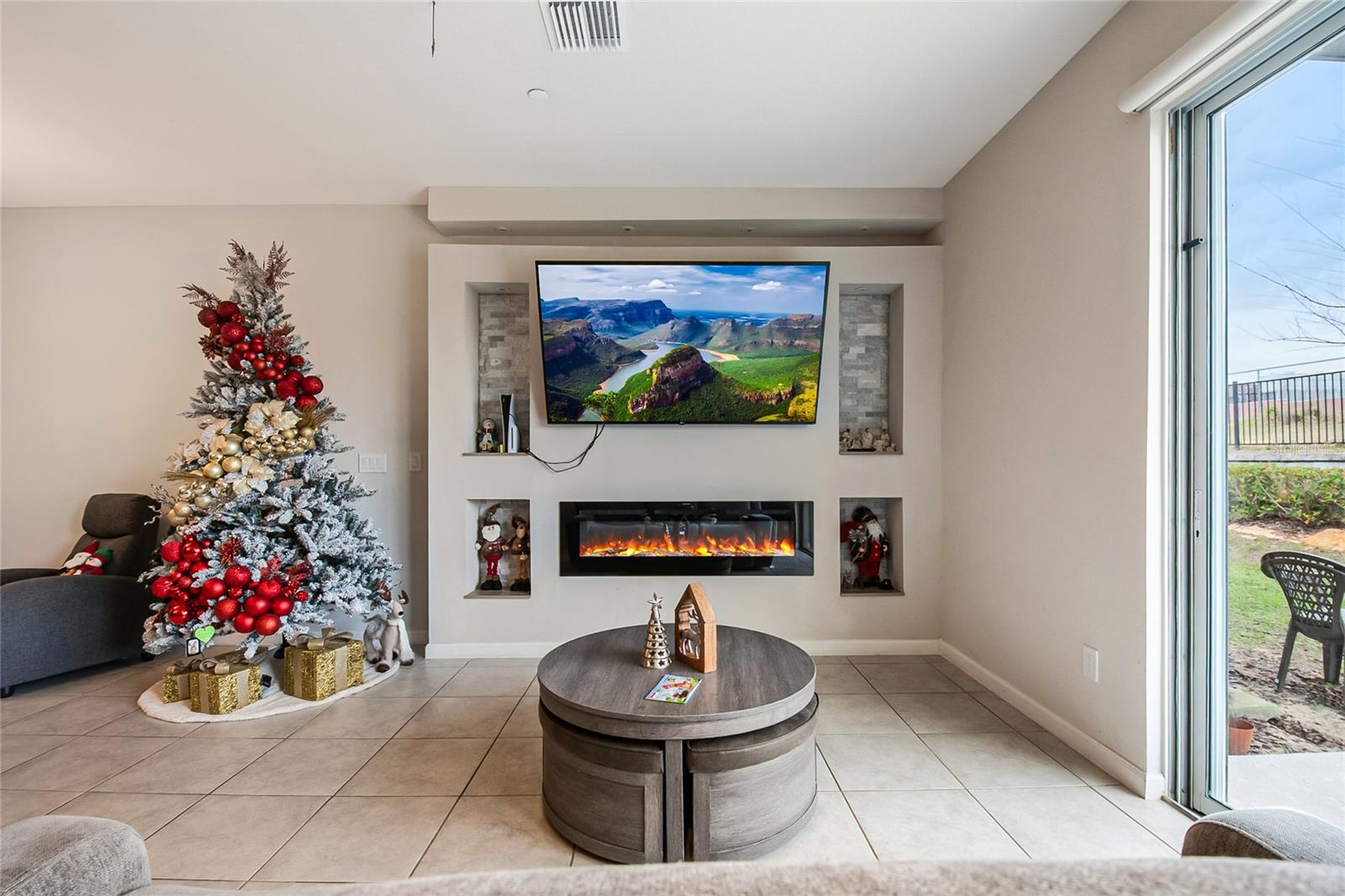 HOLDEN RDG TWNHMS - Residential