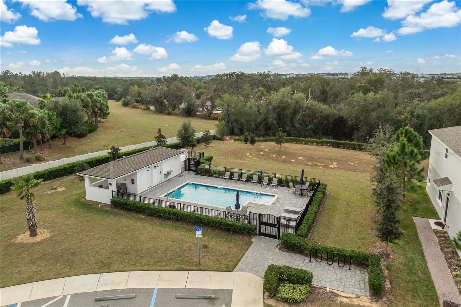 HOLDEN RDG TWNHMS - Residential