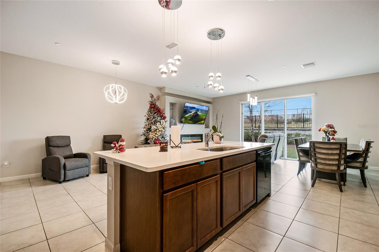 HOLDEN RDG TWNHMS - Residential