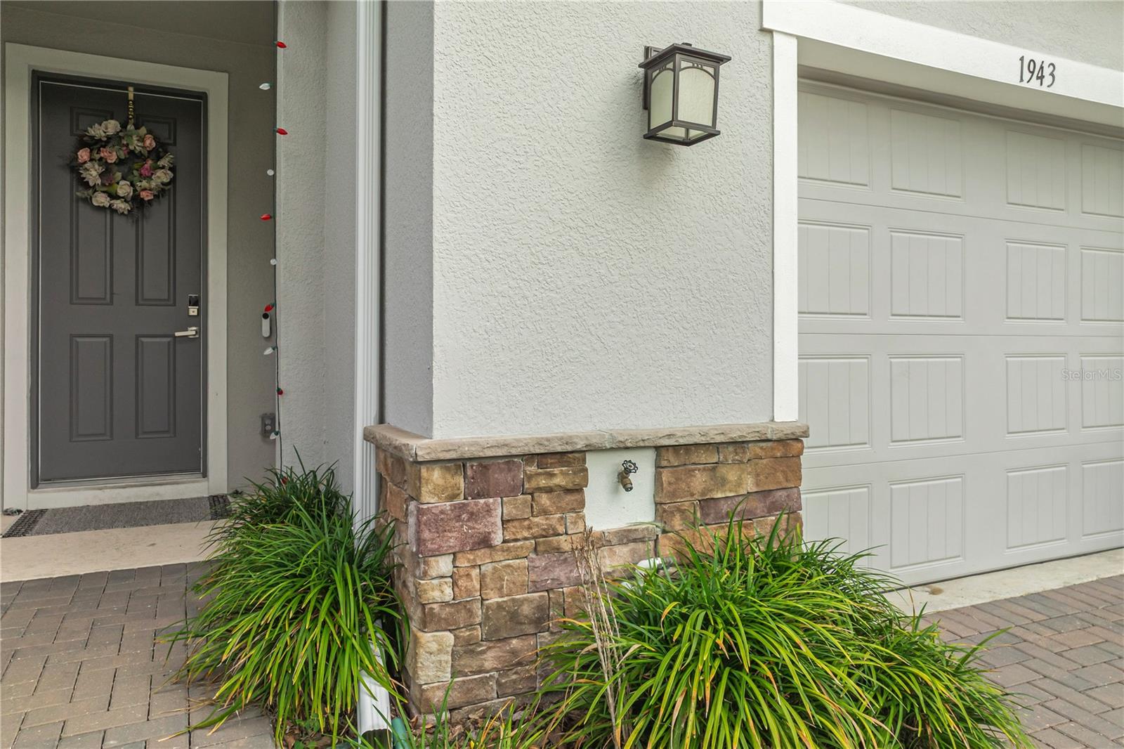 HOLDEN RDG TWNHMS - Residential